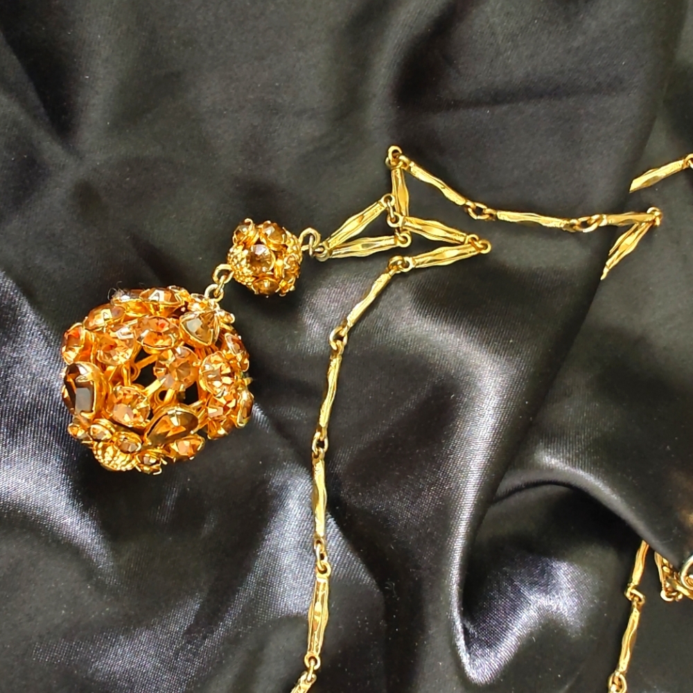 Beautiful Gold Tone Vintage Amber Colored Rhinestones In A Ball Shaped Pendant